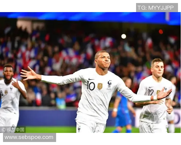 谢三周与伊普斯的精彩对决分析及比赛亮点回顾